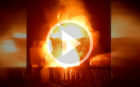 Полыхало до полуночи: в Йошкар-Оле "печка" уничтожила дом