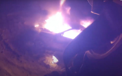 Пожарный с GoPro снял видео тушения огня от первого лица