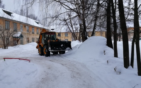 Йошкаролинцы жалуются на двухметровые снежные кучи в центре города