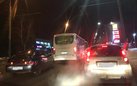 «Ленинский опять стоит»: водитель из Йошкар-Олы возмущен ненормативной работой пешеходного светофора